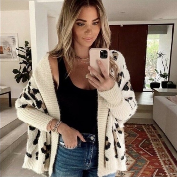 New! Leopard fuzzy Oversized Cardigan Knit Sweater NWT. I never wore, it doesn't - Picture 3 of 3